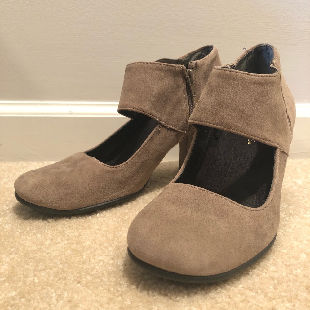 Aerosoles Vintage look heels